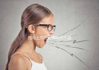 民間土方法止痛經別不信，熱水袋敷肚子快速擺脫姨媽痛